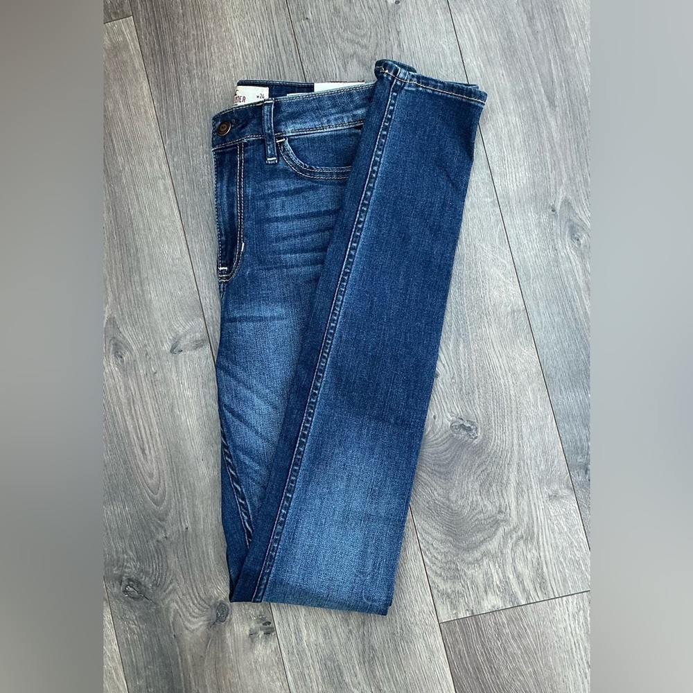HOLLISTER HIGH RISE SUPER SKINNY JEANS